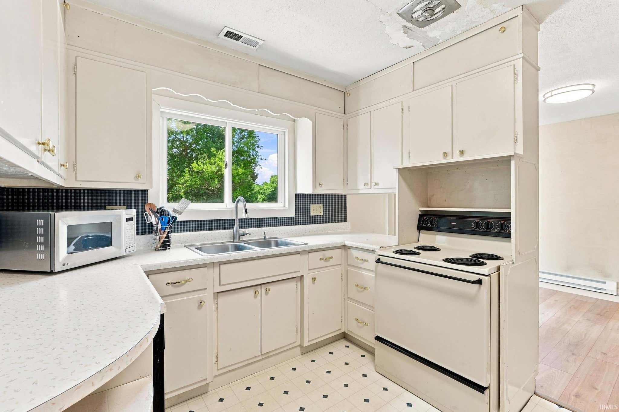 Image of 501 Drake Road